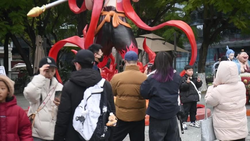 亚冬会闭幕式的温暖一幕,澳门六开彩开奖结果今天查询结果是什么,展开解析落实_钱包版V3.99